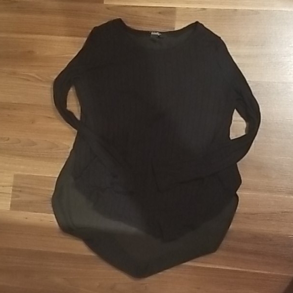 Chandail noir - Picture 1 of 2